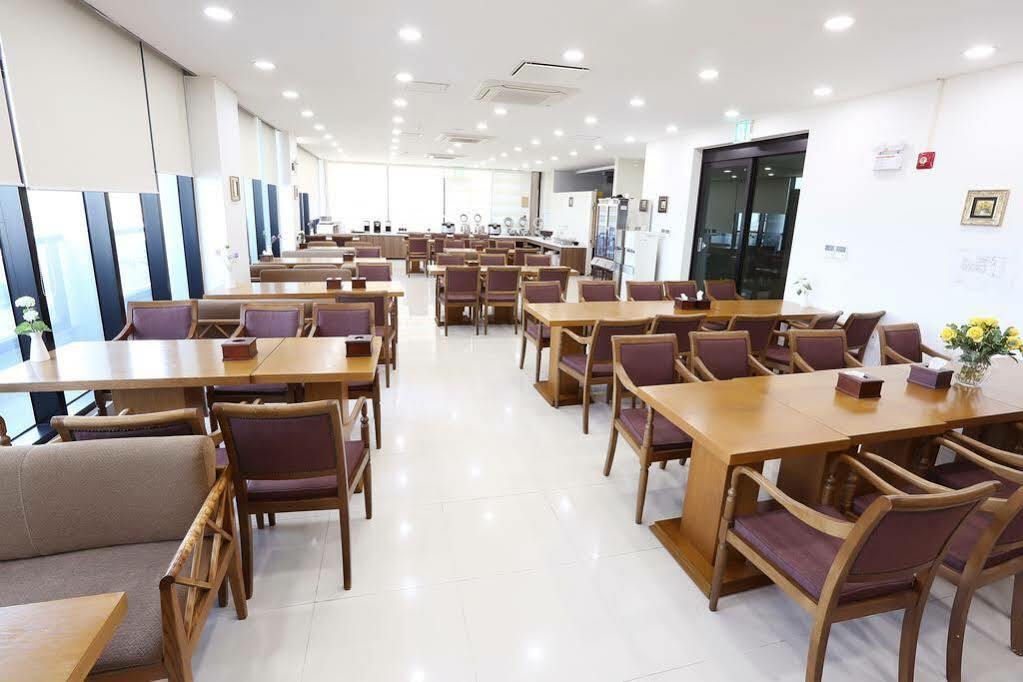 Sims Hotel Jeju Exterior foto