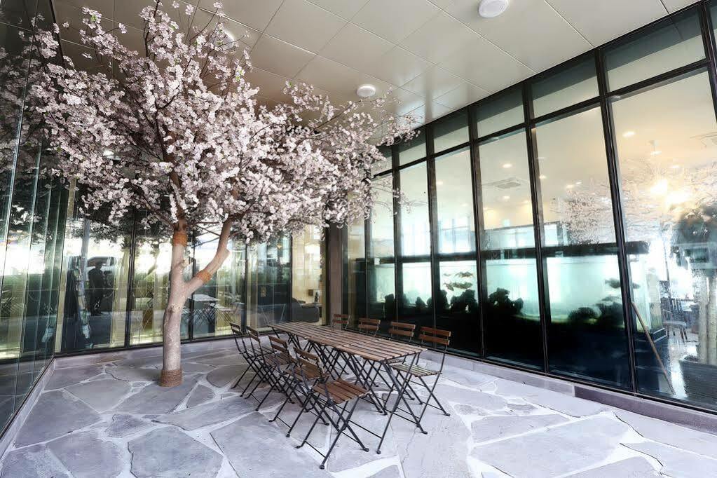 Sims Hotel Jeju Exterior foto