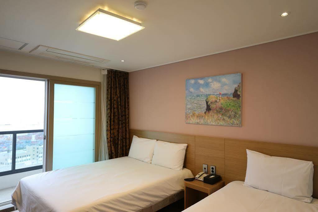 Sims Hotel Jeju Exterior foto