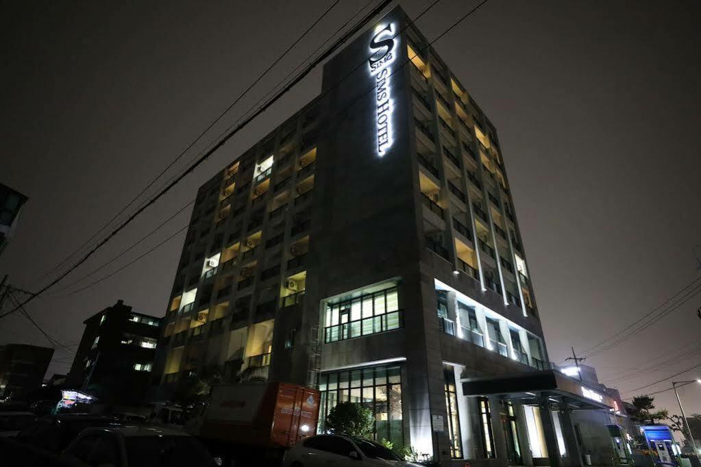 Sims Hotel Jeju Exterior foto